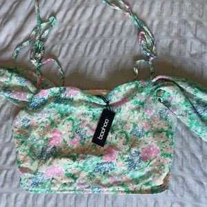 Womens off the shoulder floral top super cute summer top! Size small